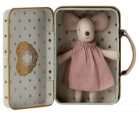 Angel_mouse_in_suitcase