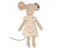 Nightgown_for_big_sister_mouse_1