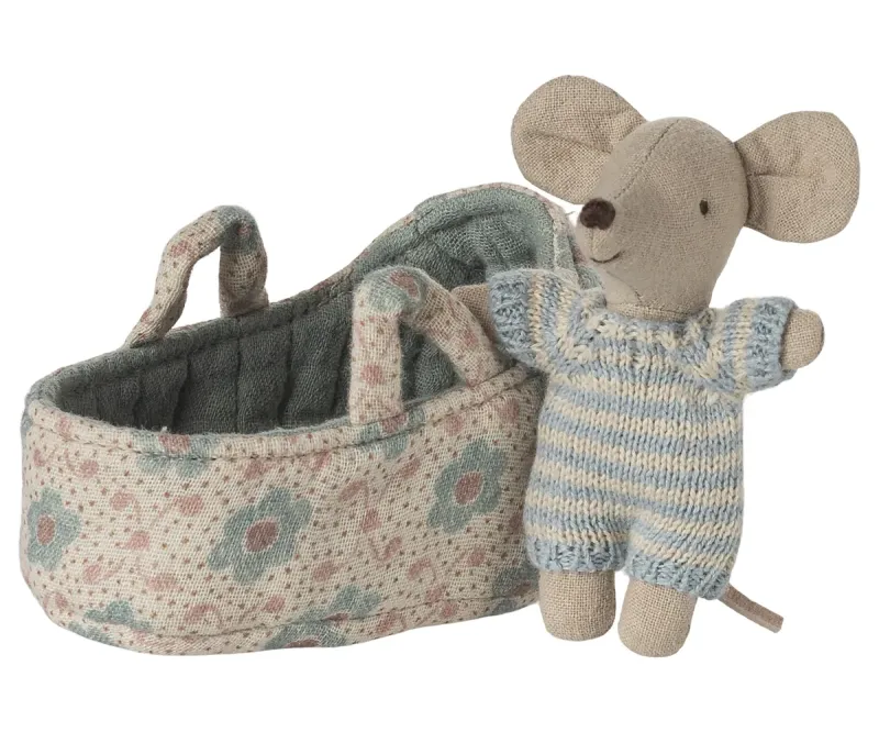 Baby_mouse_in_carry_cot___Blue_