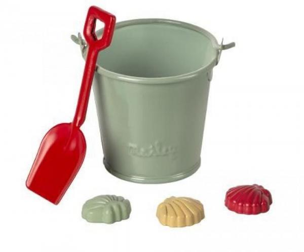 Beach_set___Shovel__bucket___shells