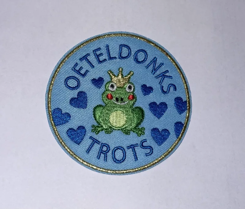 Carnavalsembleem_Trots_blauw_