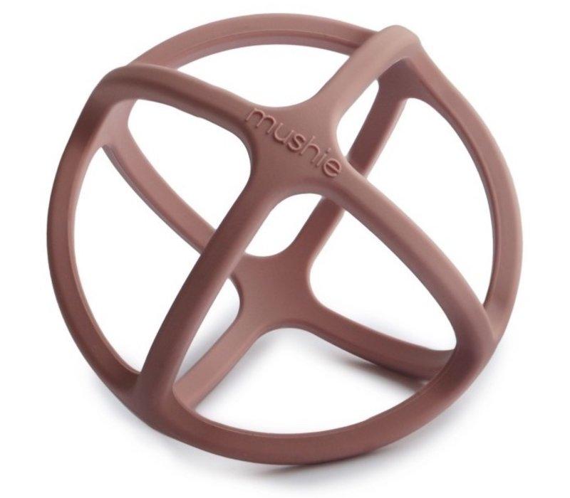 mushie_silicone_ball_teether_woodchuck_Roze