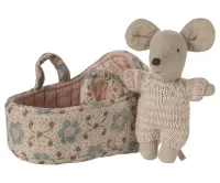Baby_mouse_in_carry_cot___Rose_