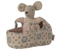 Baby_mouse_in_carry_cot___Rose__1
