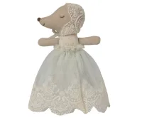 Baby_mouse_in_gown___Mint__1