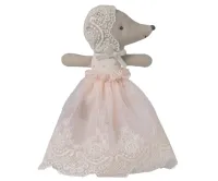 Baby_mouse_in_gown___Powder_