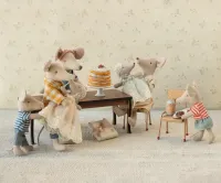 Baby_mouse_in_gown___Powder__1