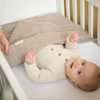 Babydeken_Merino_Brushed_Meadow_65x75_Beige_1