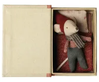 Christmas_mouse__Baby_in_book__1
