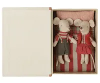 Christmas_twin_mice__Little_sister_and_brother__in_book__2
