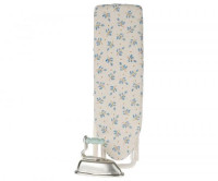 Iron_and_ironing_board_1