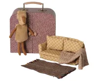 Reindeer_in_suitcase__Little_sister__1