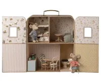 SuitCasa__Little_sister_and_brother__2