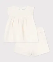 Tweedelig_babysetje_in_broderie_anglaise_met_hartjesmotief_Ecru_1
