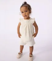 Tweedelig_babysetje_in_broderie_anglaise_met_hartjesmotief_Ecru_2