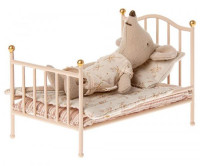 Vintage_bed__Mouse___Rose_2