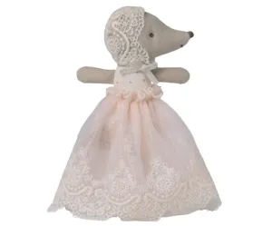Baby_mouse_in_gown___Powder_