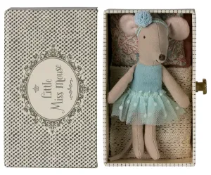Dance_mouse_in_daybed__Little_sister__3