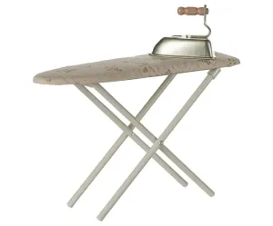 Iron_and_ironing_board__Miniature___Off_white_