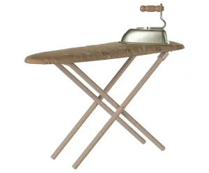Iron_and_ironing_board__Miniature___Powder_