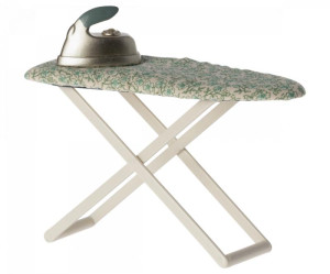 Iron_and_ironing_board__Mouse