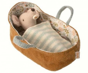 baby_mouse_in_carrycot